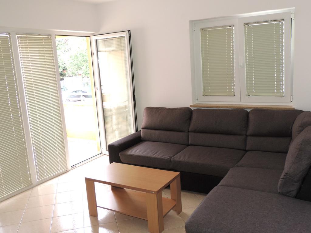 Apartament Nada *